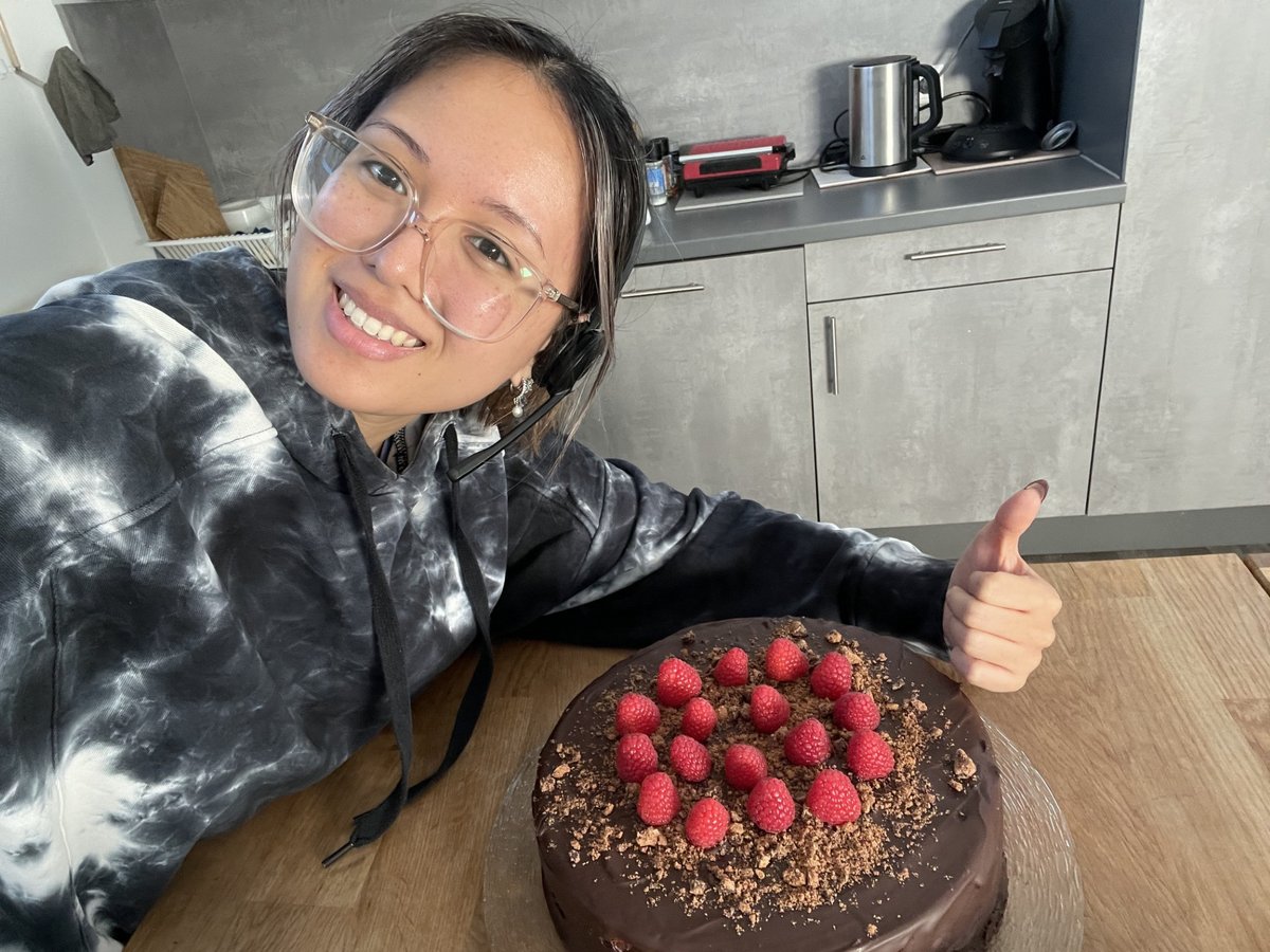 Leo mit Kuchen