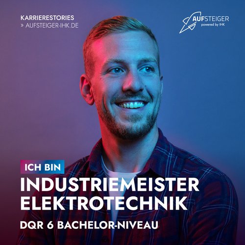 Philip ist Botschafter für die Weiterbildung. Er lächelt und schaut leicht zur Seite. Auf seinem Bild steht Ich bin Industriemeister Elektrotechnik DQR 6 Bachelor-Niveau.