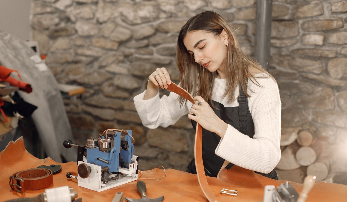Fachkraft (m/w/d) für Lederher&shy;stellung und Gerbereitechnik