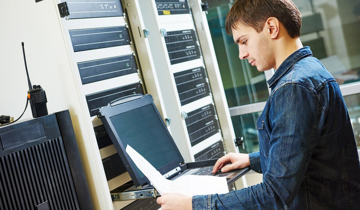 Elektroniker/-in für &shy;Informations- und & Systemtechnik