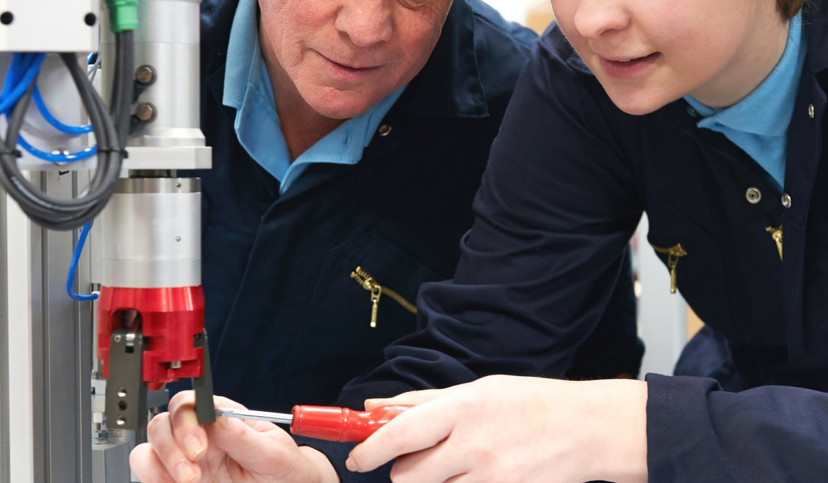 Werkzeug&shy;mechaniker/-in