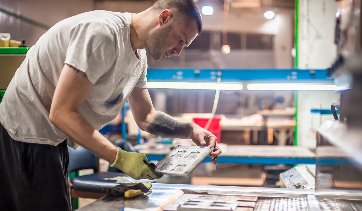 Kunststoff und Kautschuk&shy;technologe&shy; technologin
