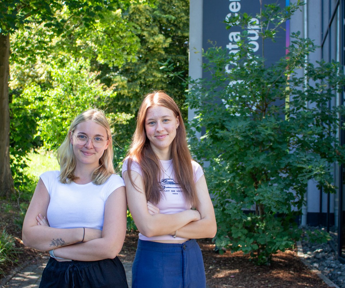 Caro und Louisa: Industriekauffrau